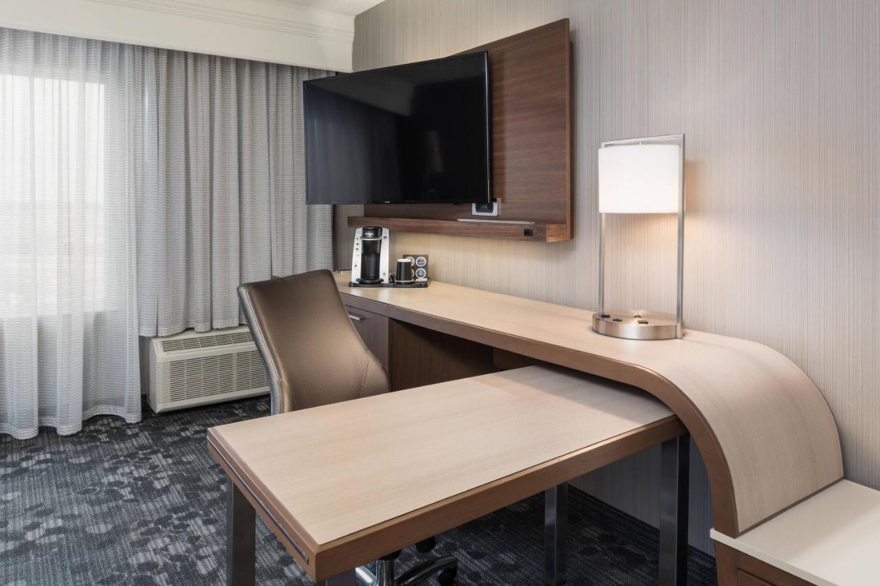 Hotel Courtyard By Marriott Toronto