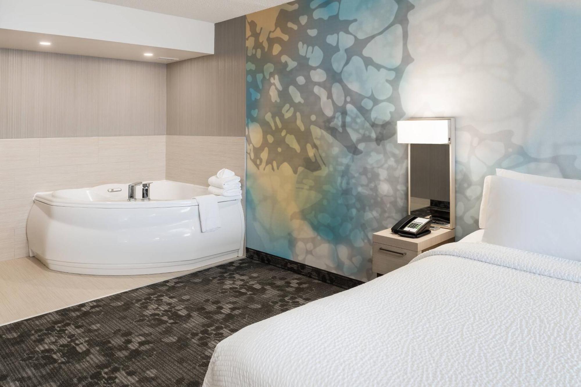 Courtyard By Marriott Toronto