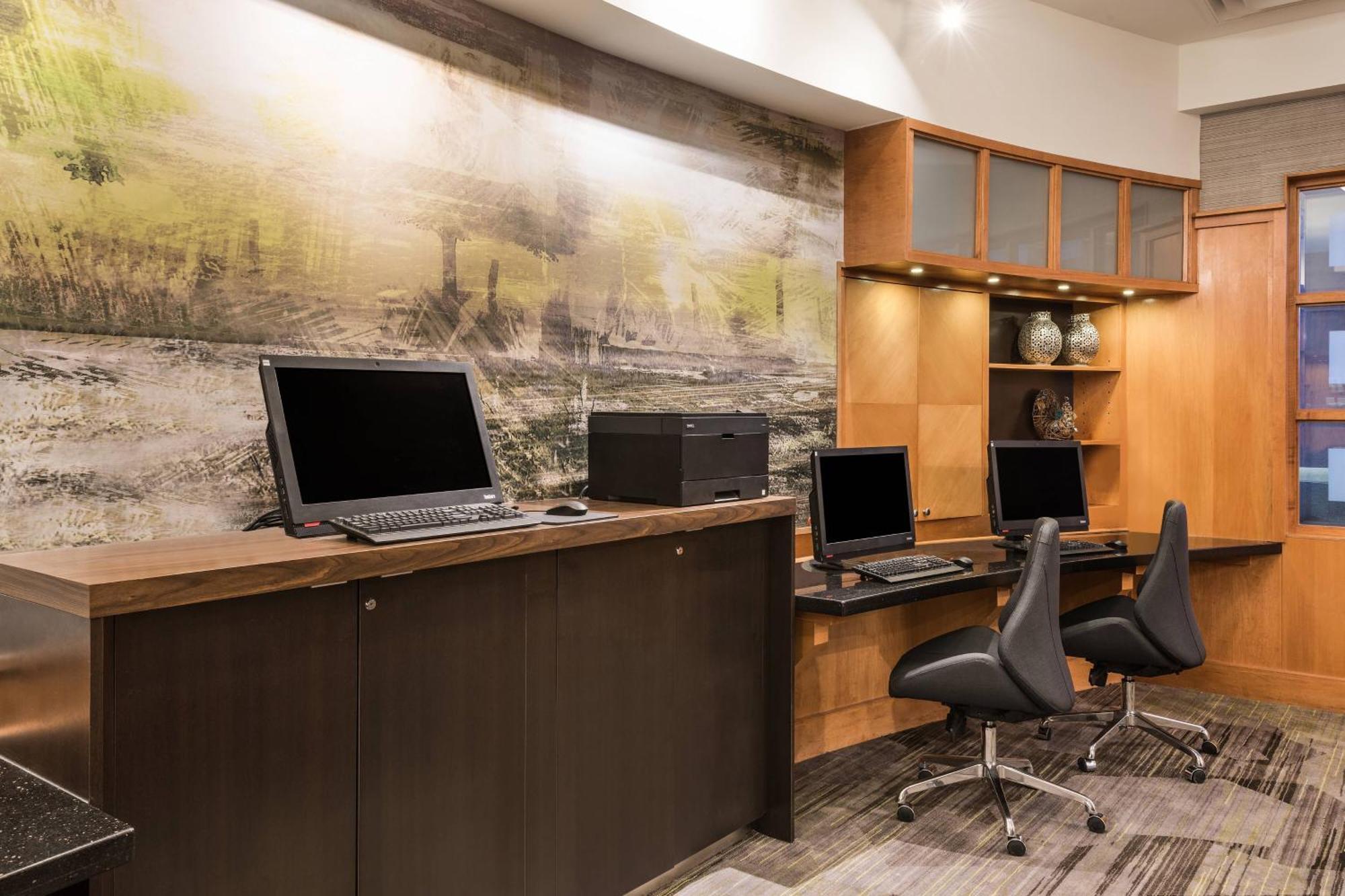 Hotel Courtyard By Marriott Toronto 3*