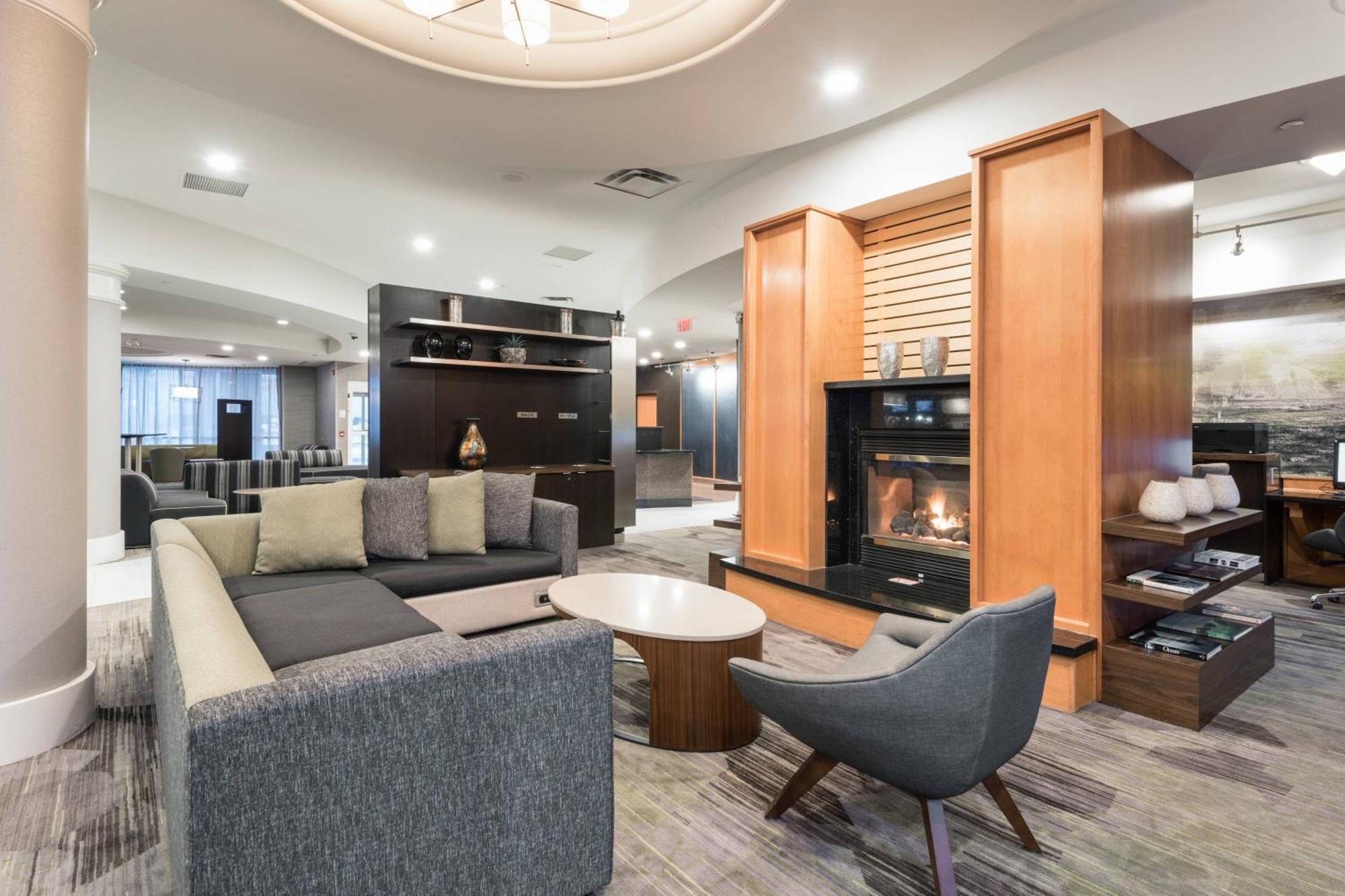Courtyard By Marriott Toronto 3*