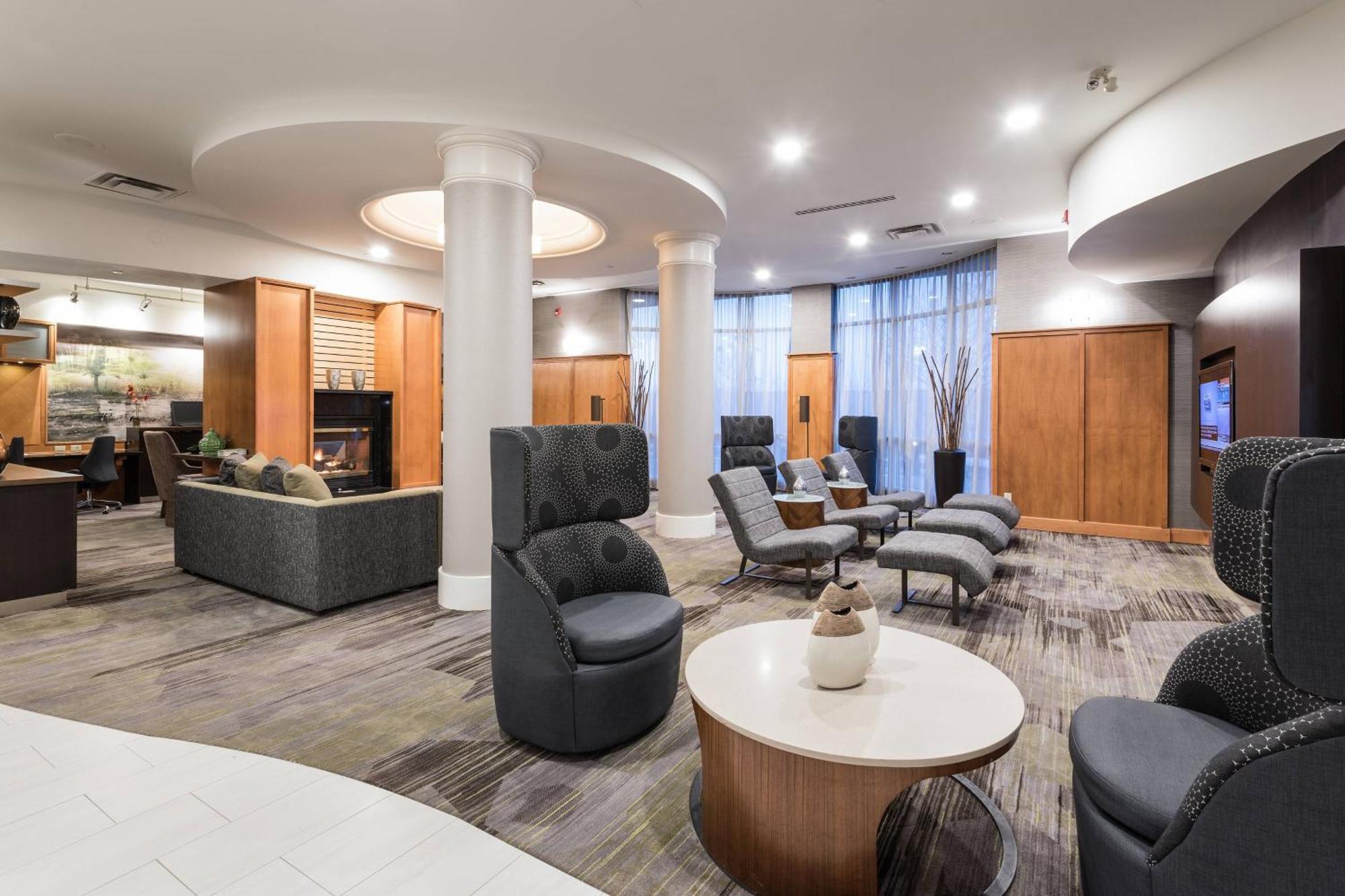 Courtyard By Marriott Toronto Hotel