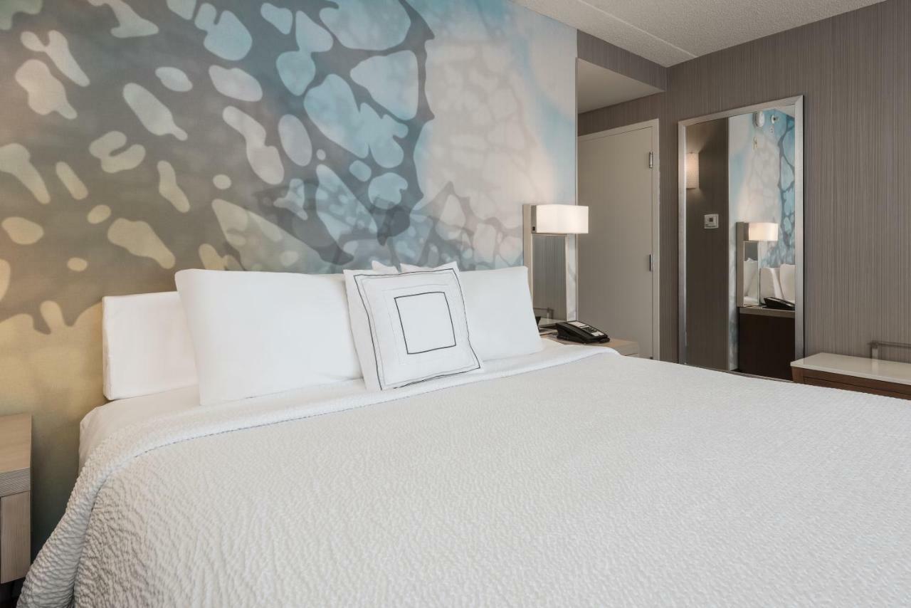Hotel Courtyard By Marriott Toronto 3*